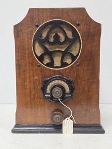 Nice Vintage CENTURY Cathedral  Tombstone Radio