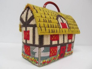 Very coo Vintage Hand Woven Yarn House Purse