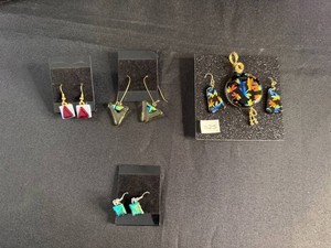 VTG Costume Jewelry - 3 Earring Pairs & Dragonfly Pendant Set Mixed Lot