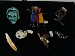 Costume Jewelry - Assorted Figural & Nature Brooches