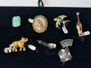 Costume Jewelry Brooch Lot - Animal, Portrait & Medal Designs (Lot of 7)