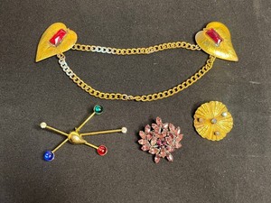 VTG Costume Jewelry Brooch Lot - Floral, Figural & Leaf Designs (Lot of 4)