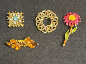 VTG Costume Jewelry Brooches - Floral & Rhinestone Pins (Lot of 4)