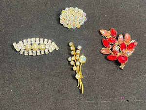 VTG Costume Jewelry Brooches - Floral & Rhinestone Designs (Lot of 4)