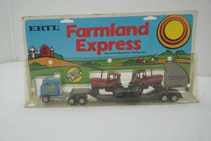 NIP Ertl Farmland Express Die Cast 164 scale Equipment Hauling Set