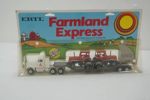 NIP Ertl Farmland Express Die Cast 164 scale Equipment Hauling Set
