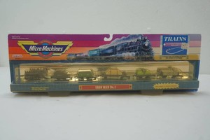 NIP Micro Machines Scale Miniature Iron Man No. 1 Die Cast Train Se with 42 Track