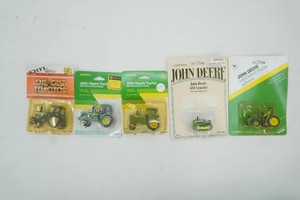 NIP Ertl Die Cast metal 164 Scale Tractors, John Deere 164 Scale Die Cast metal tractors