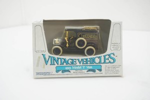 NIP Ertl 143 scale Die Cast Metal Vintage Vehicles 1913 Model T Van