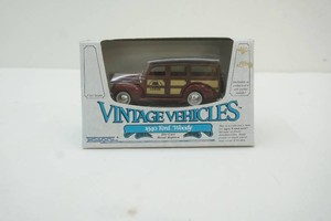 NIP Ertl 143 scale Die Cast Metal Vintage Vehicles 1940 Ford Woody