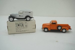 Road Champs Chevrolet 3100 5 window truck, Ertl 1932 Delivery truck