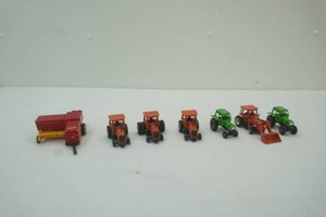 Deutz Allis 164 scale die cast metal tractors and implements