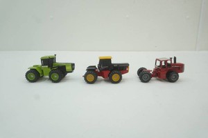 Versatile, Steiger, International 4 wheel drive die cast metal 164 scale tractors