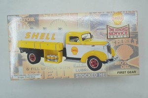 NIP First Gear 124 Scale Die Cast Metal 1937 Chev Shell Tanker