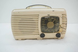 vintage Zenith Long Distance Radio 1941-1942 era backlite cabinet