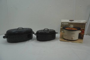 2 graniteware roaster pans, Selective 2.5 quart slow cooker