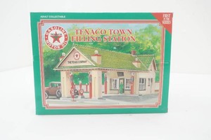 Texaco Town Filling Station 6 wide, 7 high, 10 deep