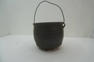 antique cast iron 3 legged gypsy kettle or hearth cauldron with wire bail handle 3 gallon