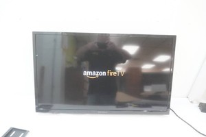 Insignia Fire TV 32 LEDHD with wall mount and remote works