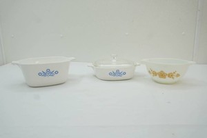 2 Corning ware casseroles with 1 lid, 1 vintage Pyrex bowl