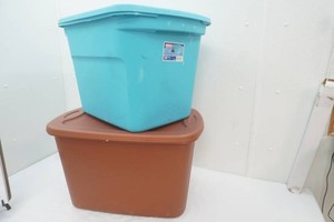 2 storage totes 18 gallon with lids