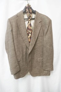 vintage brown houndstooth wool tweed sport coat with a novelty Tasmanian Devil necktie