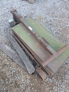 Small Hydraulic Lift Table (Unknown Condition)