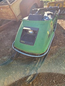John Deere 600 Snowmobile (Engine Seized)