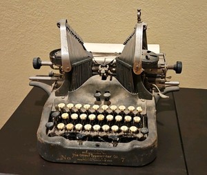 1915 No. 7 Oliver Typewriter and small drop leaf side table