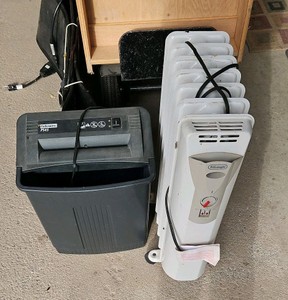 Delonghi Oil-filled RadiatorSpace Heater and Fellowes Paper Shredder