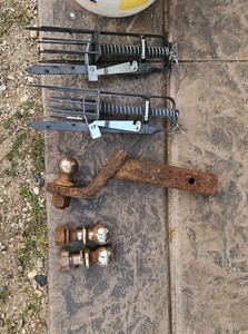 Sweeneys Plunger mole traps and a Hitch with extra balls