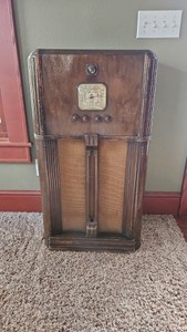 Delco R-1129 Standing Console Radio, untested
