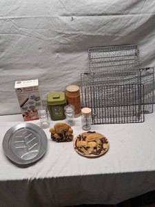 Vintage Kitchen and Homeware Lot including Arnels Mushroom Wall Decor, Rosette & Timbale Set, and Aluminum Platter