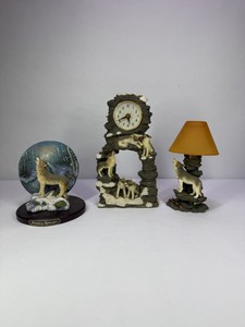 Wolf Wildlife Figurines with Rainbow Splendor Sculpture, Wolf Pack Quartz Clock & Decorative Lamp
