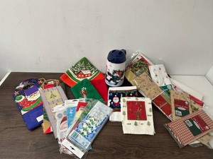 Zojirushi Santa Beverage Dispenser & Holiday Decor Mixed Lot
