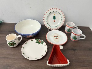 Christmas Ceramic Serveware & Mugs Mixed Lot (Lot of 8)