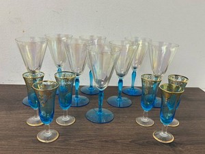 Decorative Iridescent & Blue Glassware Mixed Lot