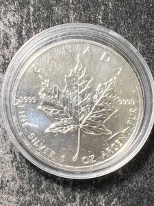 1989 CANADIAN MAPLE LEAF 1 TROY OZ .9999 FINE SILVER IN AIRTITE