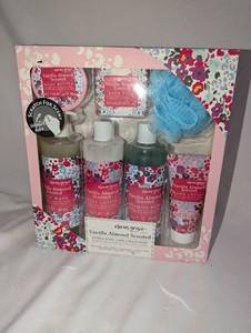 NIB Olivia Grace Vanilla Almond Bath & Body Gift Set  7-Piece Collection