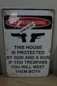 Vintage Style Metal Sign - No Trespassing