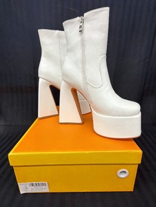 Brand New Pair of Womens Halloween costume, high heel boots womens size 7
