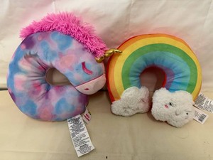 2x Neck Pillows