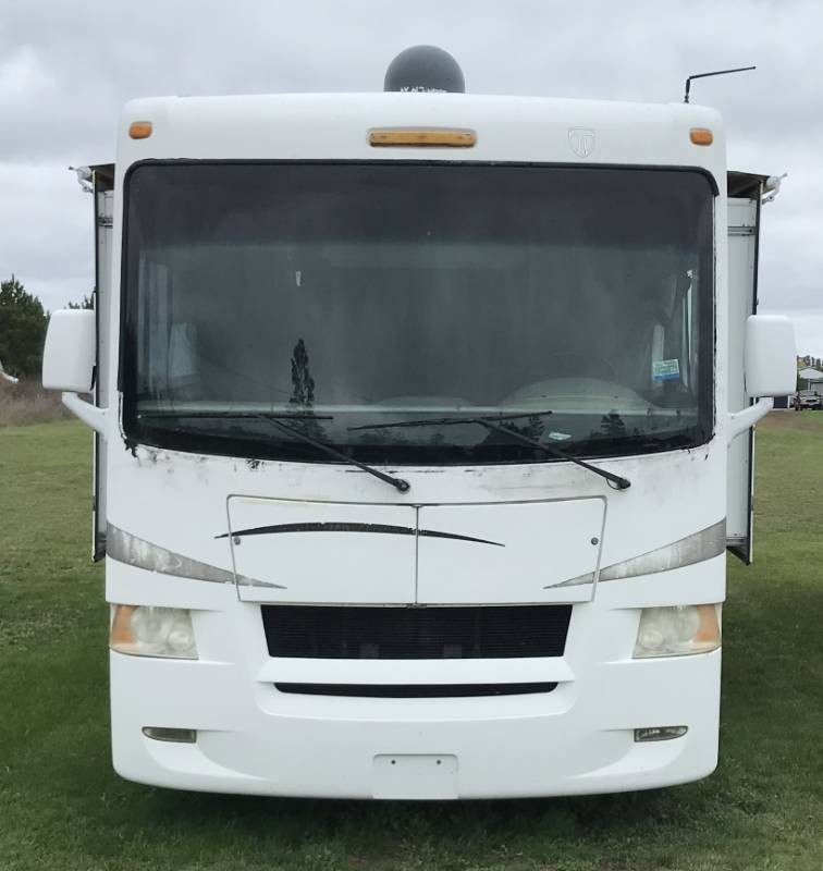 2011 Thor 33 Hurricane Motorhome