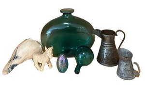 LL - Decorative Glass Vase & Travel Treasures Mixed Lot