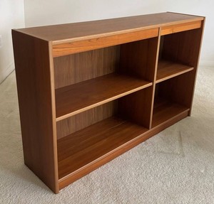 MB - Mid-Century Style Woodgrain Shelf