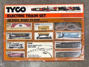 G - Vintage Tyco Ho-scale Model Railroad Electric Train Set