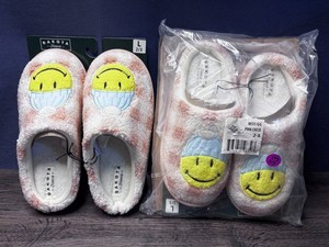 Dakota Fleece Girls Smiley Slippers, Size Youth Large, 2 Total - New