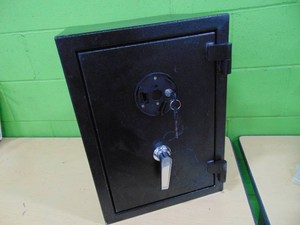 Amazon Basics Fire Safe Key Only   1.24 Cubic Feet, 14-Gauge Steel, UL 72 Compliant, 14.2W x 13.8D x 19.7H, Black