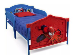 Delta Children Marvel Spider-Man Plastic 3D-Footboard Twin Bed