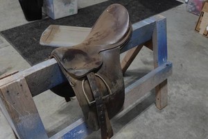 Leather English Saddle - 15 Seat